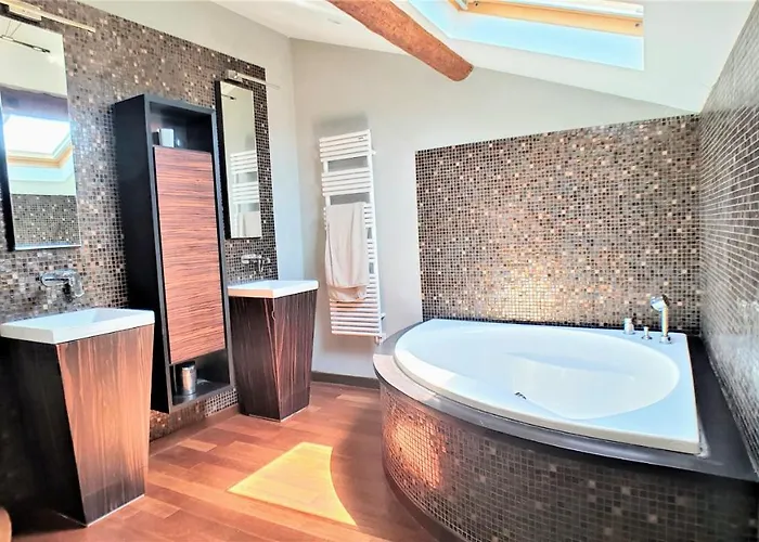 Apartment Luxe Et Charme Vieil 80m2 Clim Parking Plages A Pieds